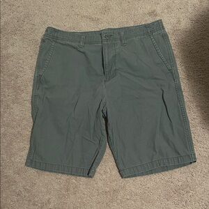 Old Navy Men's gray Flat Front Shorts size 33